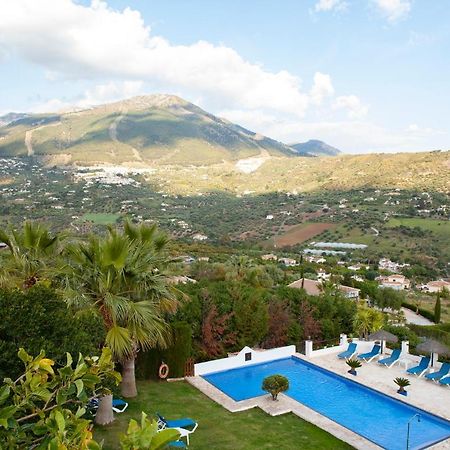Hotel Cortijo De Salia Alcaucín Exterior photo