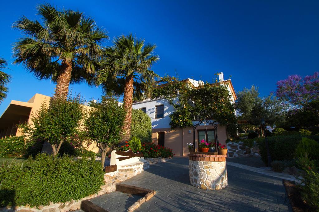 Hotel Cortijo De Salia Alcaucín Exterior photo