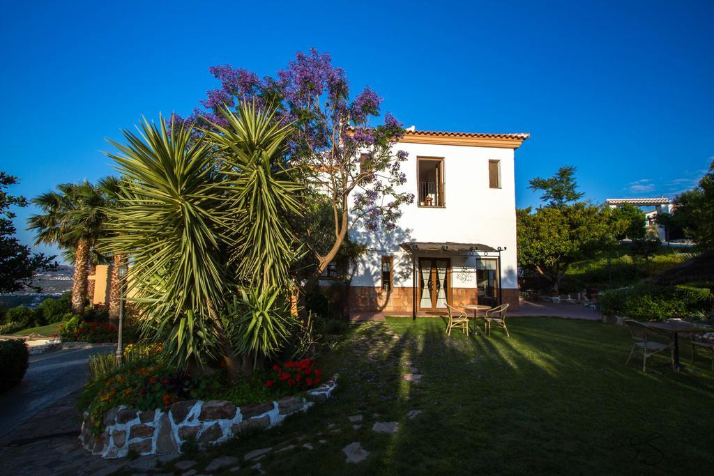 Hotel Cortijo De Salia Alcaucín Exterior photo