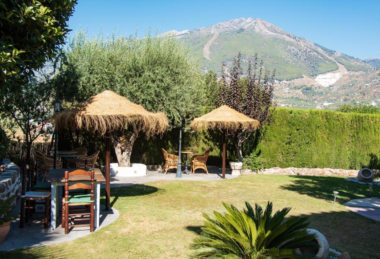 Hotel Cortijo De Salia Alcaucín Exterior photo