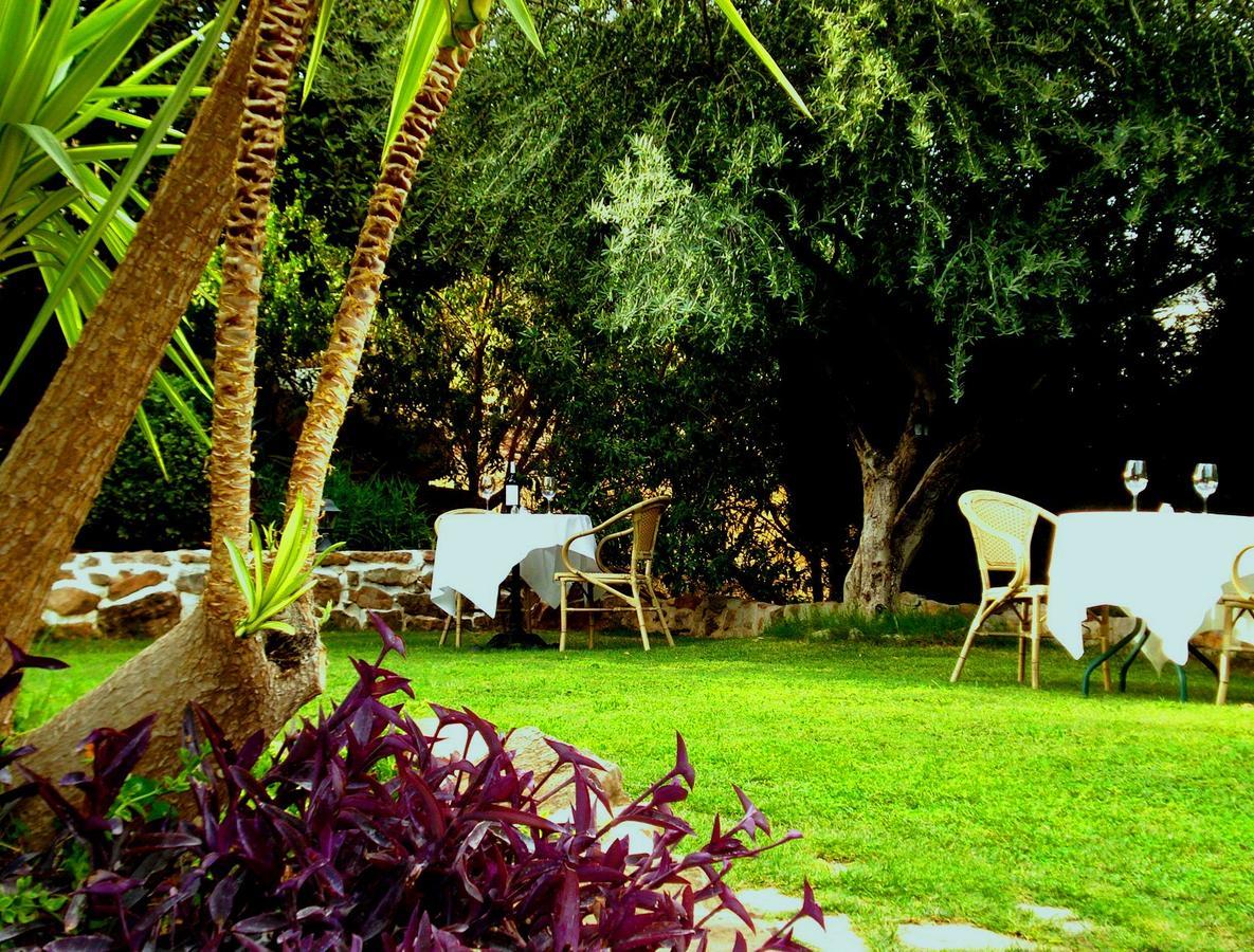 Hotel Cortijo De Salia Alcaucín Exterior photo