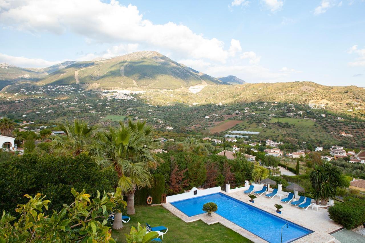 Hotel Cortijo De Salia Alcaucín Exterior photo